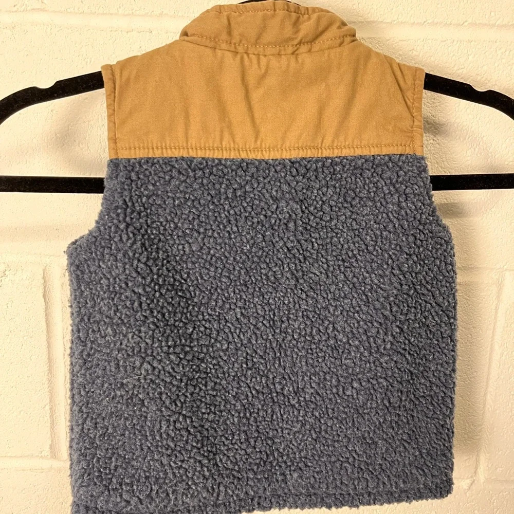 🌻$11 DEAL!🌻 Kids OshKosh B'gosh Tan/ Navy Fleece Jacket 2T
